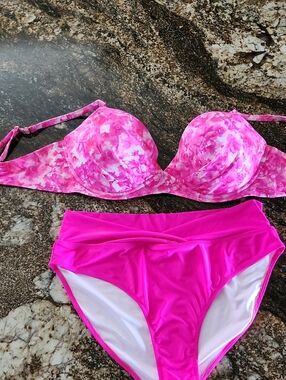 NWOT Women’s Pink 2Piece Swim Set